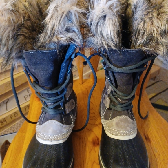 Sorel Shoes - Sorel Grey Snow boots Size 7